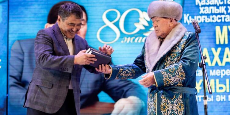 Тараз төрінде Еңбек Ері, Халық жазушысы Мұхтар Шахановтың 80 жас мерейтойы аталып өтті