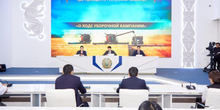 ҚР АШМ: Қазақстанда астық дақылдарының жартысынан көбі жиналды