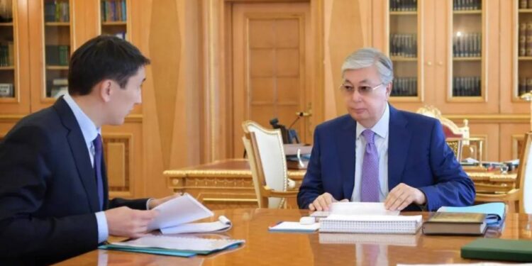 Президент Қасым-Жомарт Тоқаев «ҚазМұнайГаз» ҰК АҚ басқарма төрағасы Мағзұм Мырзағалиевті қабылдады