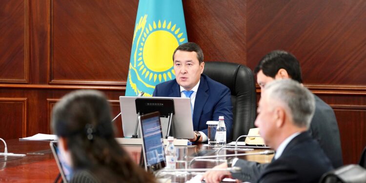 Сұранысқа ие медициналық мамандықтар бойынша гранттар санын көбейту керек – Әлихан Смайылов