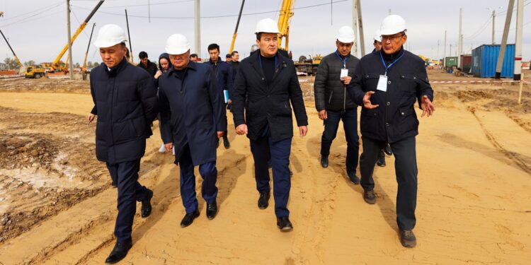 Әлихан Смайылов Қостанай облысында орман өртінен зардап шеккендерге арналған тұрғын үй құрылысын тексерді