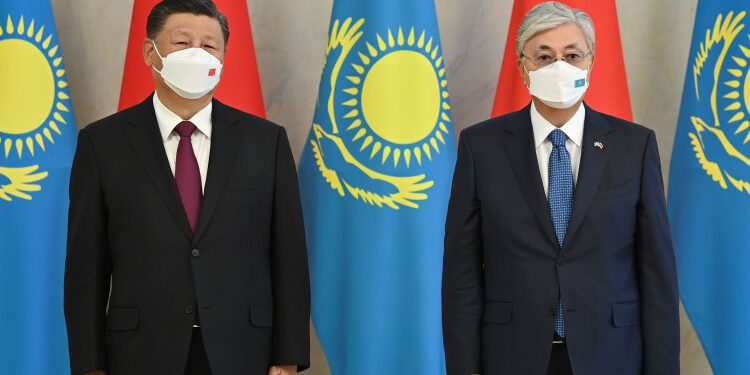 Президент Қасым-Жомарт Тоқаев ҚХР Төрағасы Си Цзиньпинмен кездесті