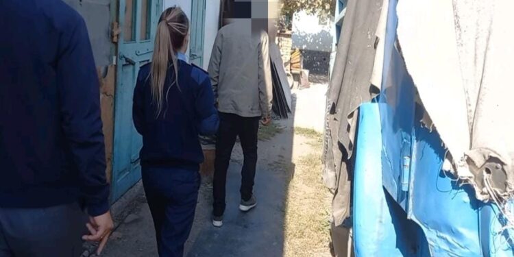Жамбыл полицейлері 88 жастағы тұрғыннан ұрланған ақша, коллекциялық монеталар мен баянды тауып берді