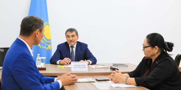 Жамбыл облысы әкімі азаматтарды жеке мәселелері бойынша қабылдады