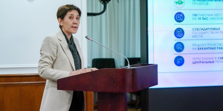 Т. Дүйсенова халықты жұмыспен қамтуға жәрдемдесу жөніндегі шараларды іске асыру туралы хабардар етті