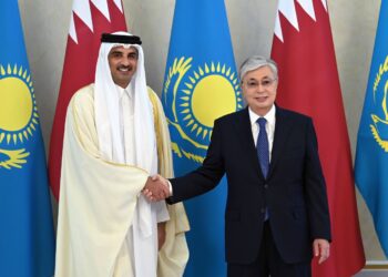 Мемлекет басшысы  Қатар Әмірі шейх Тәмим бен Хамад Әл Тәнимен шағын құрамда келіссөз жүргізді