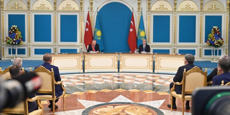 Қасым-Жомарт Тоқаев пен Режеп Тайип Ердоған БАҚ өкілдері үшін брифинг өткізді