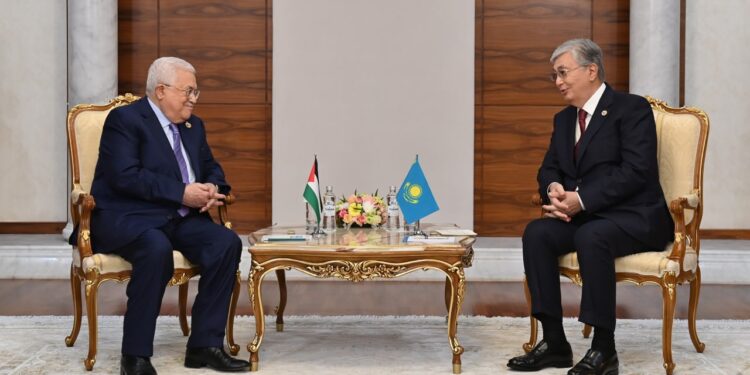 Қасым-Жомарт Тоқаев Палестина Президентімен кездесті