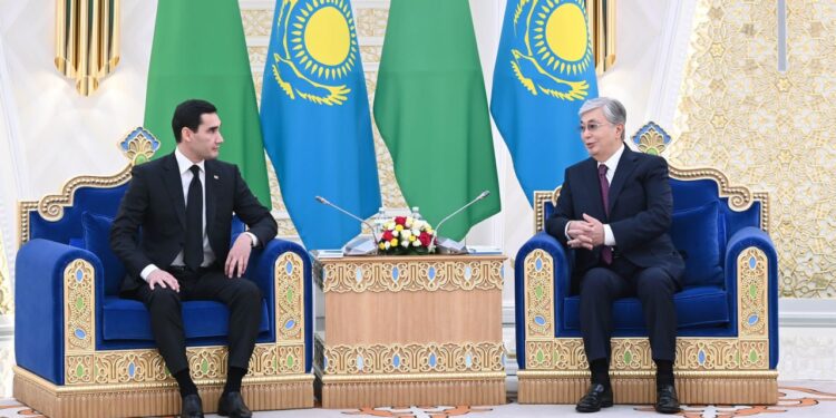 Қазақстан мен Түрікменстан президенттері шағын құрамда келіссөз жүргізді