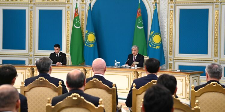 Қазақстан мен Түрікменстан президенттері БАҚ өкілдері үшін брифинг өткізді