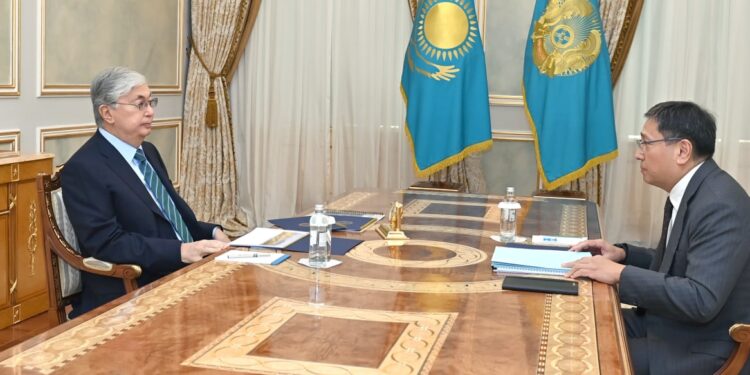 Президент Қасым-Жомарт Тоқаев Алматы қаласының әкімі Ерболат Досаевты қабылдады