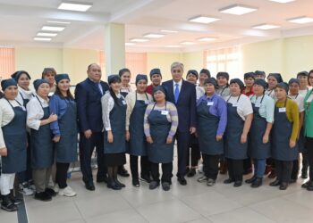 Мемлекет басшысы Талдықорған қаласында биыл маусым айында ашылған «Айсұлу» Жетісу тігін фабрикасы» ЖШС жұмысымен танысты