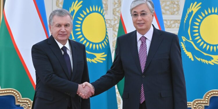 Мемлекет басшысы Қасым-Жомарт Тоқаев Өзбекстан Президенті Шавкат Мирзиёевпен кездесті