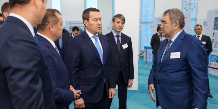 Әлихан Смайылов Түркістан облысында жаңа инвестициялық жобалармен танысты