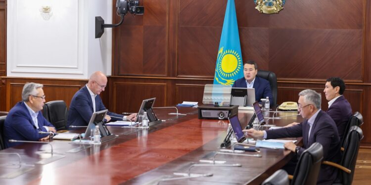 Әлихан Смайылов көмір жеткізу мен бөлуді ерекше бақылауда ұстауды тапсырды