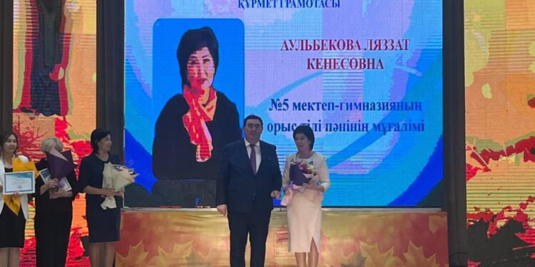 Таразда «Ұстазға мың тағзым!» ұстаздар мерекесі өтті