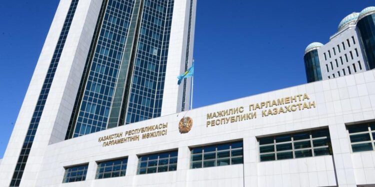 Парламент Мәжілісінің депутаттары қаңтар оқиғаларына қатысушыларға қатысты рақымшылық жасау туралы заңның қабылдауына дауыс берді