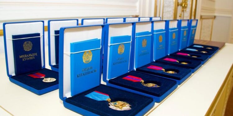 Президент өңір дамуына атсалысқан қарағандылықтарды мемлекеттік наградамен марапаттады