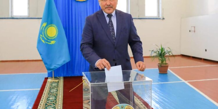 Жамбыл облысының әкімі Президент сайлауында дауыс берді