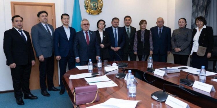 ҒЫЛЫМ, ЖОҒАРЫ БІЛІМ ЖӘНЕ ТІЛ САЯСАТЫ МӘСЕЛЕЛЕРІ ЖӨНІНДЕГІ ҚОҒАМДЫҚ КЕҢЕС ҚҰРЫЛДЫ