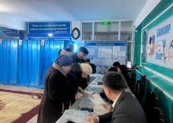 В Жамбылской области члены комиссии не требуют удостоверение личности у избирателей при выдаче бюллетеня