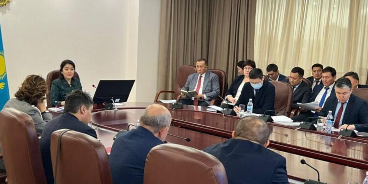 Денсаулық сақтау министрлігінде онкологиялық көмекті одан әрі дамыту мәселесі талқыланды