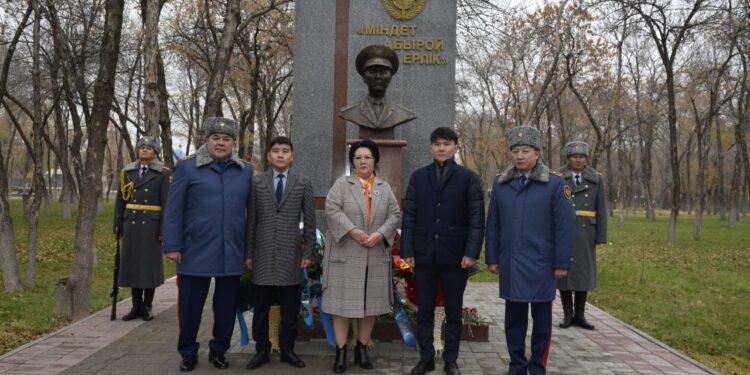 Жамбылдық полицейлер қаза болған әріптестерін еске алды