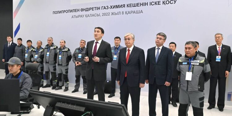 Мемлекет басшысы газ-химия кешенін іске қосты