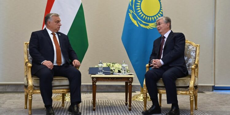 Президент Мажарстан Премьер-министрі Виктор Орбанмен кездесті