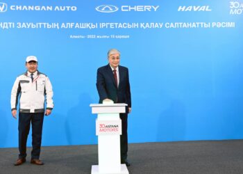 Президент мультибрендті автомобиль зауытының іргетасын қалау рәсіміне қатысты