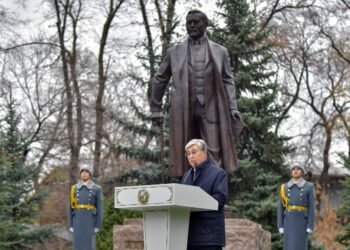 Президент Алматы қаласында Ахмет Байтұрсынұлына арналған ескерткішті ашты