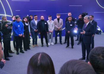 Мемлекет басшысы Алматыда креативті индустрия өкілдерінің қызметімен танысты