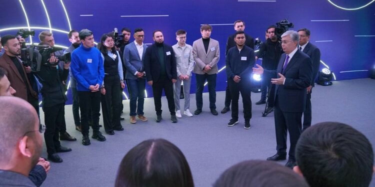 Мемлекет басшысы Алматыда креативті индустрия өкілдерінің қызметімен танысты