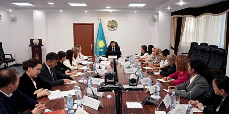 Асхат Аймағамбетов Бала құқықтары жөніндегі уәкілдермен кездесті