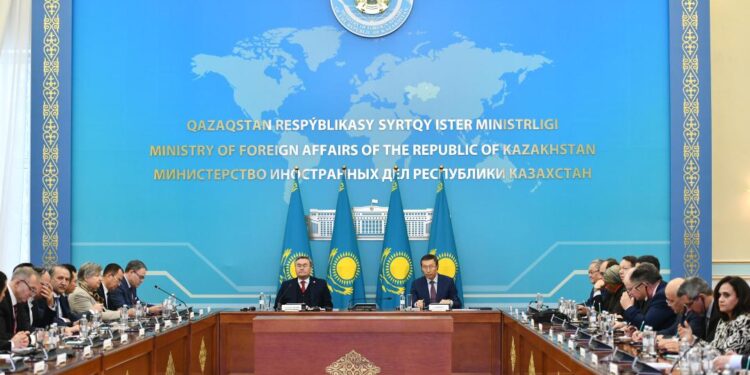 Шетелдік дипломаттар Қазақстан Президентінің алдағы сайлауына дайындық барысымен танысты