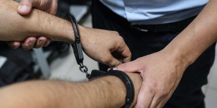 Шу қаласында полиция қызметкерлеріне шабуыл жасағандар 3 жылдан 8,2 жылға дейін бас бостандығынан айырылды