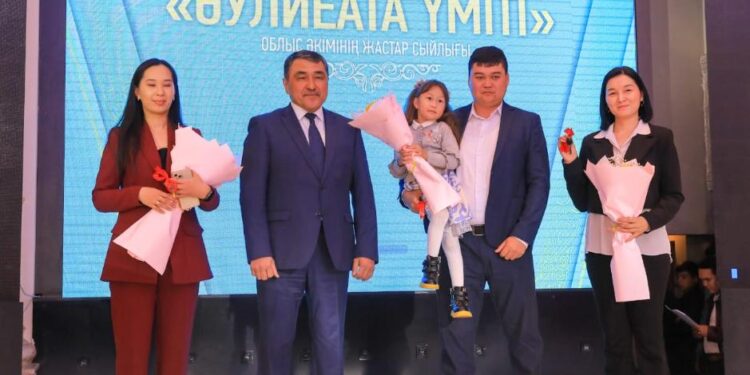 Нұржан Нұржігітов жас отбасыларға пәтер кілттерін табыстады