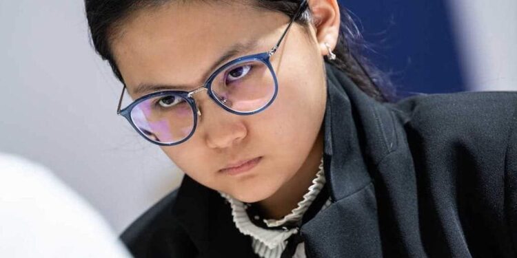 Мемлекет басшысы шахматтан әлем чемпионатында алтын медаль жеңіп алған Бибісара Асаубаеваны құттықтады