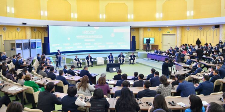 Заманауи талаптарға икемді мемлекеттік аппаратты қалыптастырудағы адами ресурстар мәселесі талқыланды