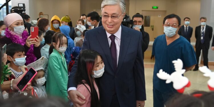 Мемлекет басшысы Ана мен бала ұлттық ғылыми орталығына барды