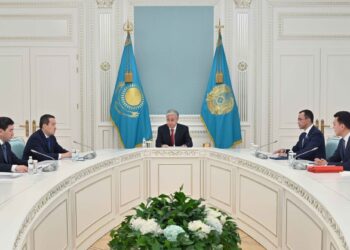 Мемлекет басшысы Парламент палаталарының төрағаларымен және Премьер-Министрмен Парламент Мәжілісін тарату және мәслихаттардың өкілеттігін мерзімінен бұрын тоқтату жөнінде кеңес өткізді