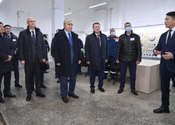 Президент Қасым-Жомарт Тоқаев Қостанай облысына жұмыс сапары барысында Лисаков қаласының жылу орталығына барды