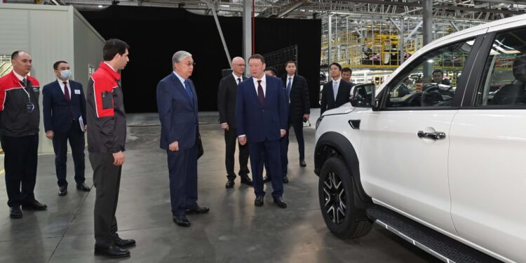 Президент Қостанай облысына жұмыс сапары аясында Allur зауытына барып, Kia автомобильдерінің шағын тораптық өндірісін (CKD) іске қосты