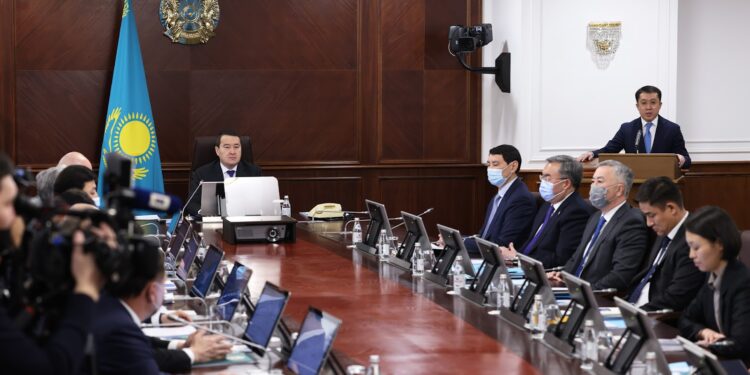 Әлихан Смайылов Үкіметтің 2023 жылға арналған басым міндеттерін белгіледі