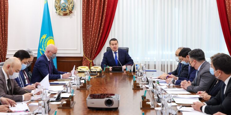 Үкіметте заңсыз шығарылған активтерді мемлекетке қайтару туралы заң жобасы қаралды