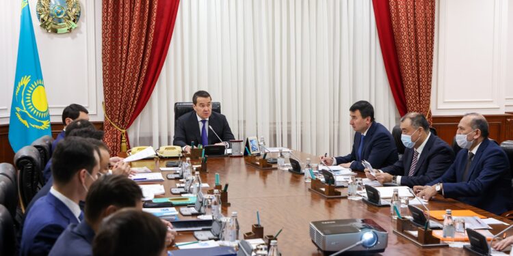 Басы артық делдалдарды алып тастау: Қазақстанда тұрғындарға көмір жеткізудің жаңа тетігі әзірленеді