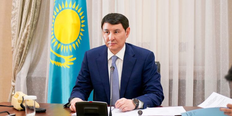 Ерұлан Жамаубаев Мемлекеттік жоспарлау жүйесінің құжаттары жөнінде кеңес өткізді