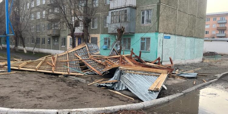 ҚАРАТАУДАҒЫ ДАУЫЛ МЕН ЖАҢАТАСТАҒЫ АҚ БОРАН САЛДАРЫ ҚАНДАЙ?