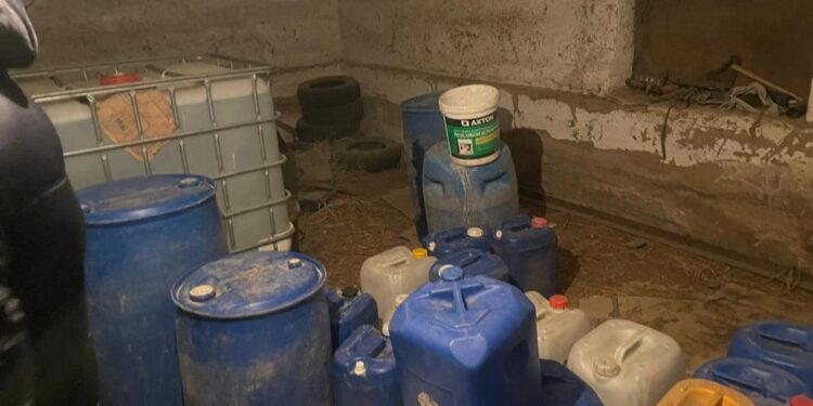 Жамбыл облысында құны 19 миллион теңге болатын этил спирті бар заңсыз қойма анықталды