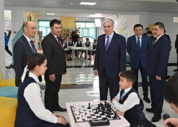 Қасым-Жомарт Тоқаев Байзақ ауданында жаңадан ашылған Көктал орта мектебіне барды